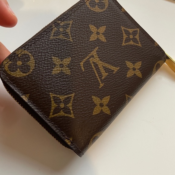 Louis Vuitton Handbags - Louis Vuitton ZIPPY COIN PURSE. 4.3 x 3.3 x 0.8 inches (length x Height x Width)